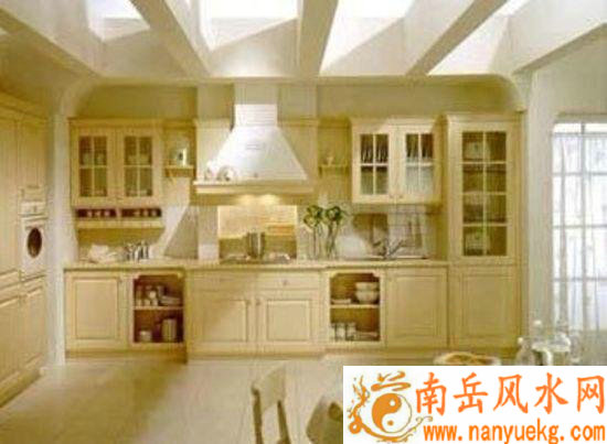 <a data-cke-saved-href='http://fengshui.szhk./' href='http://fengshui.szhk./' target='_blank'></a>摆设别忽视厨房因素