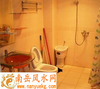 厕所在房子中间好不好