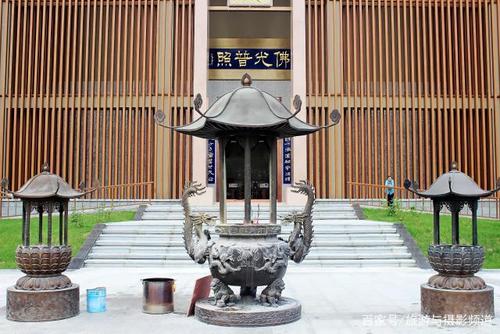 画家朱丹个人资料简介 画家朱丹个人资料简介