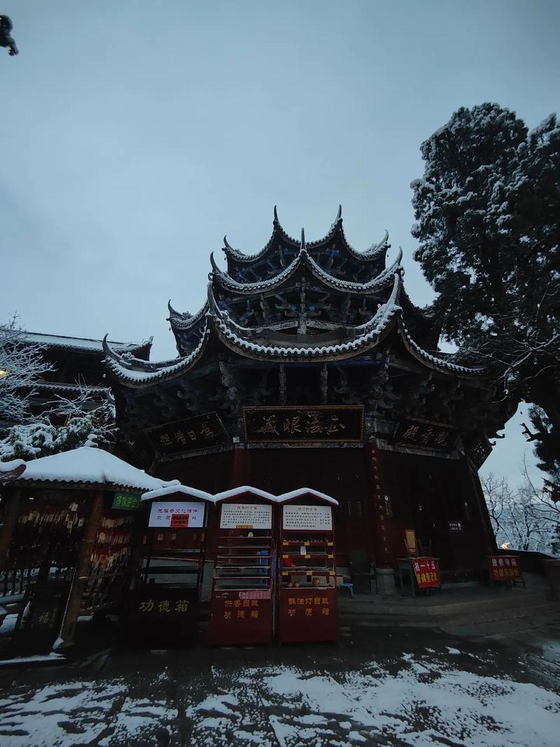 戴沐白是不是金牛座 戴沐白穿朱竹清的衣服 戴沐白是不是金牛座 戴沐白穿朱竹清的衣服